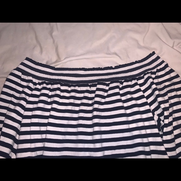 off the shoulder shirt - Picture 4 of 5